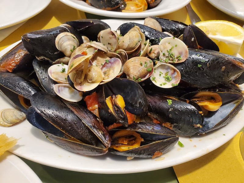 La Perla Ai Bisatei food