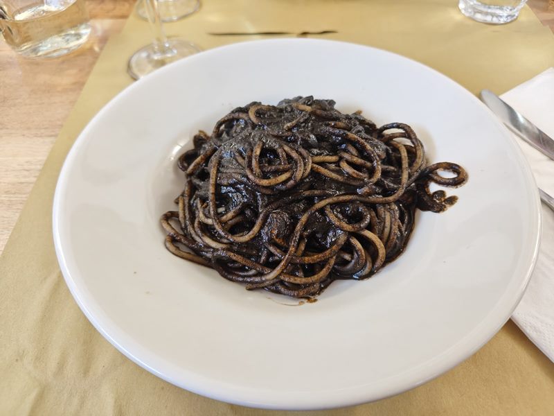 La Perla Ai Bisatei food